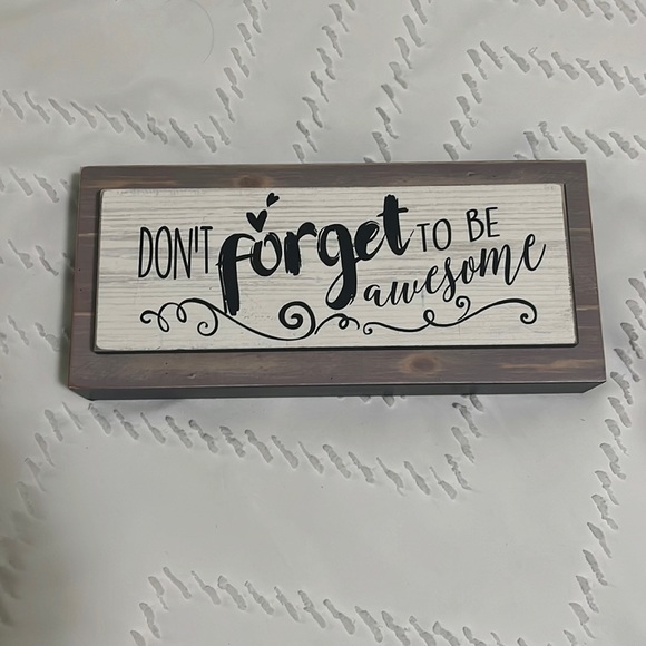 🖼️ Don’t Forget To Be Awesome Sign Decor - Picture 1 of 4